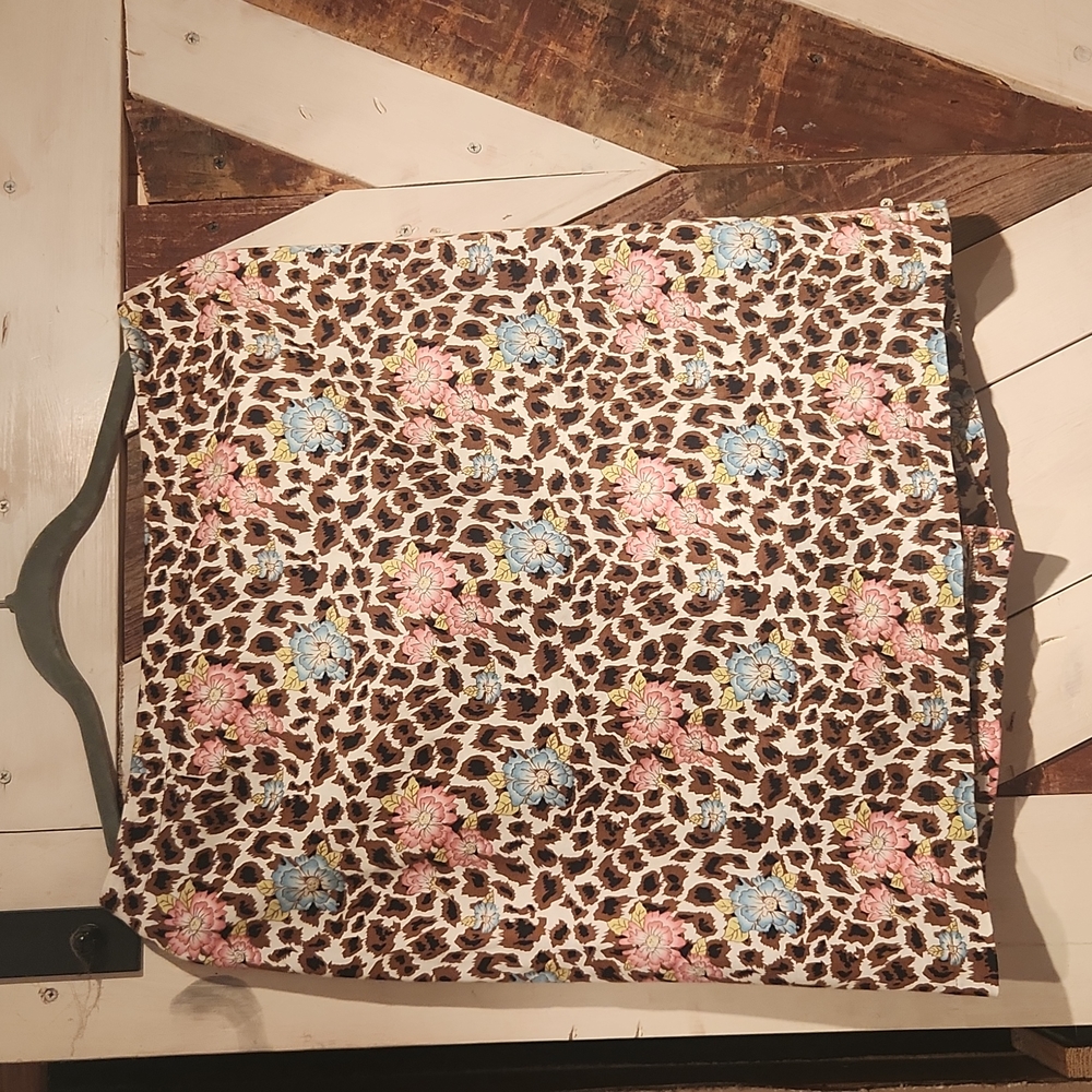 Womens skirt zips in back.